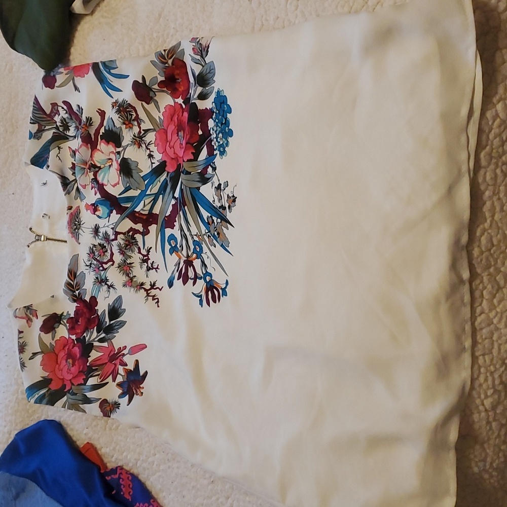 Double layered, zip back, bright design